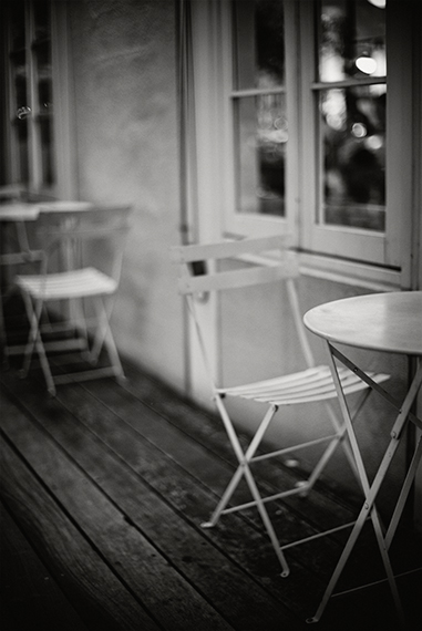cafeのテーブルと椅子